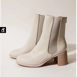 Cora Ankle Booties // Size 8.5 - Similar to Free People Essential a Chelsea Boot